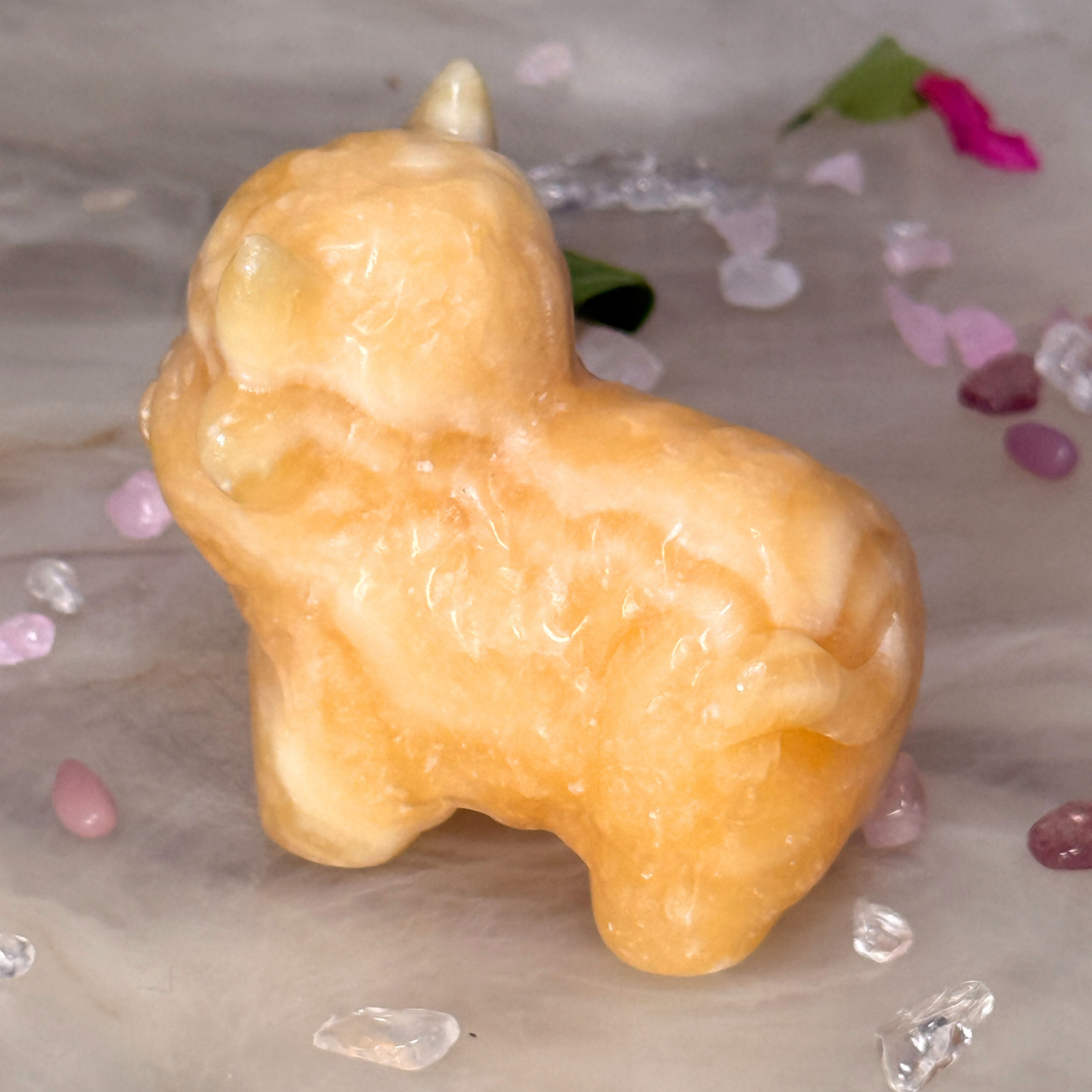 🐮🧡 Golden Moo-d – Orange Calcite Highland Cow Carving