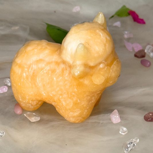 🐮🧡 Golden Moo-d – Orange Calcite Highland Cow Carving