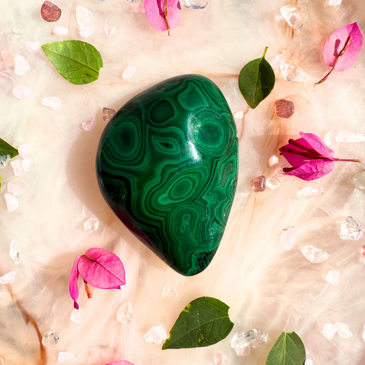 🌿 Heart of the Earth – Malachite Freeform