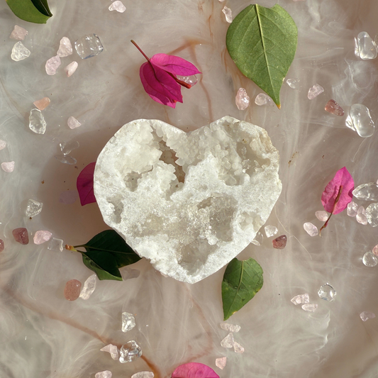 🤍 Heart of Light – Quartz Cluster Heart